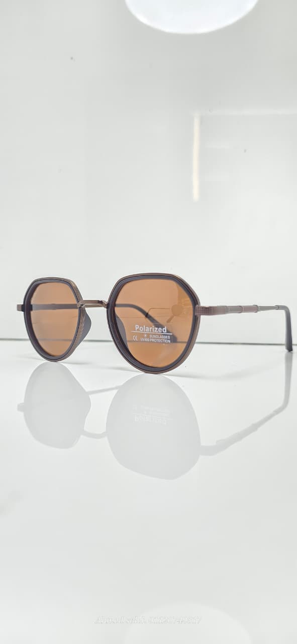 POLARIZED RAY-BAN Oversized Geometric Metal Frame.
