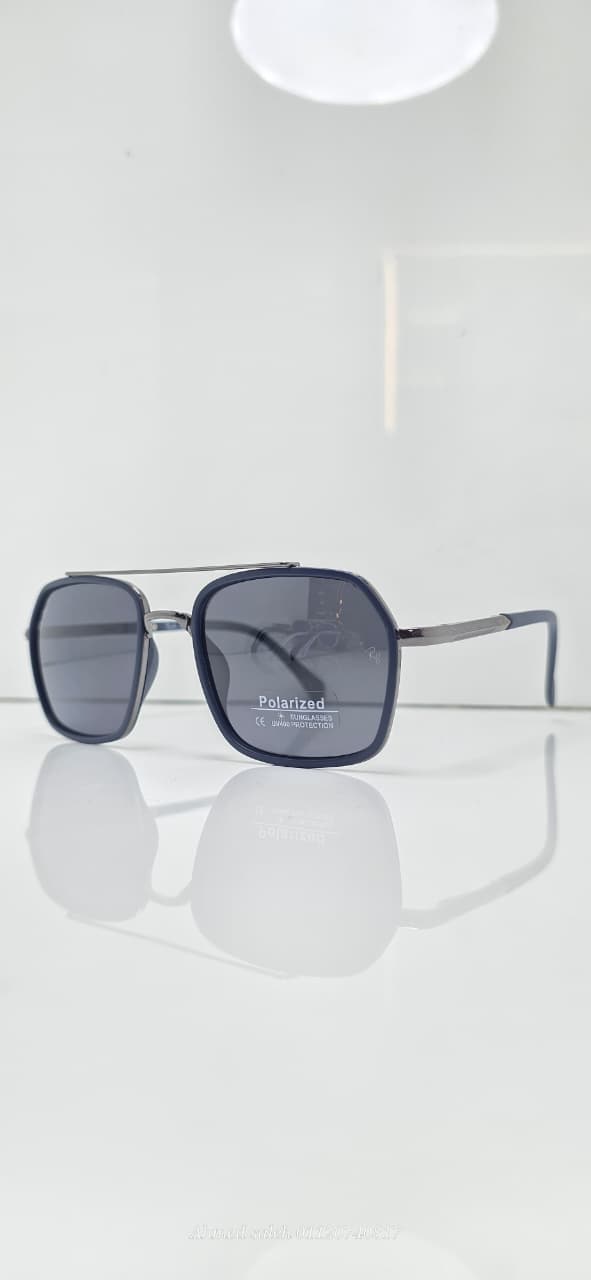 POLARIZED RAY-BAN Classic Squared METAL FRAME .