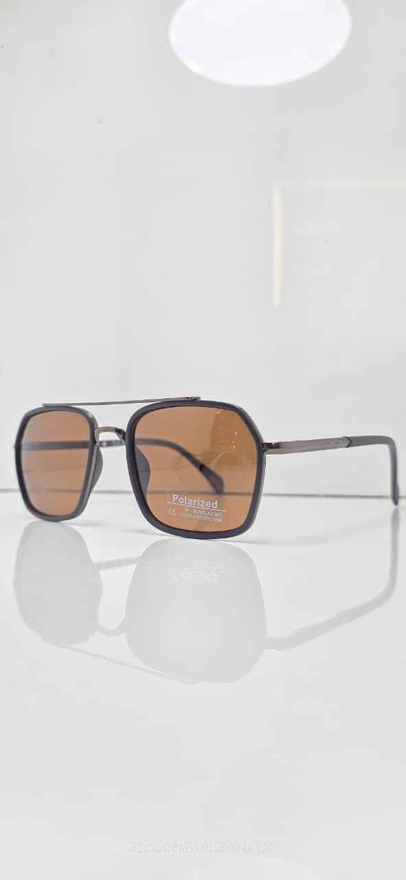 POLARIZED RAY-BAN Classic Squared METAL FRAME .