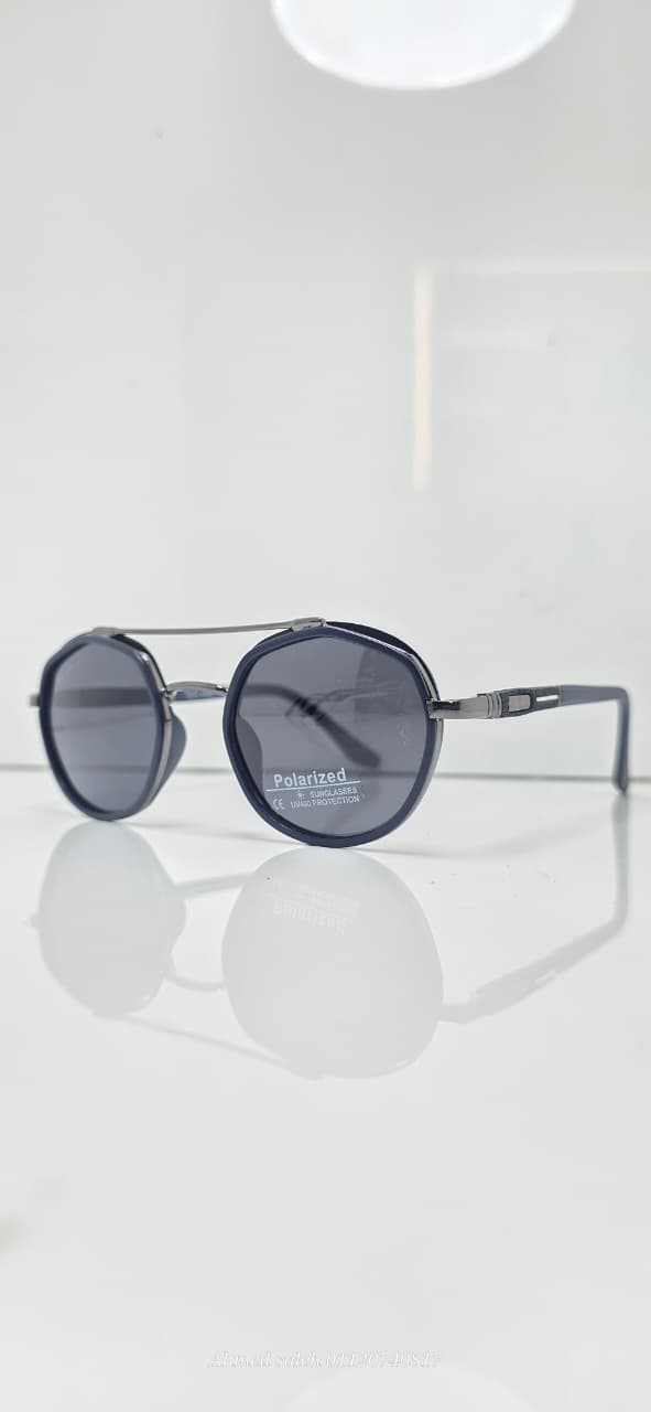 POLARIZED RAY-BAN Sleek Slim Rectangular Metal Frame.