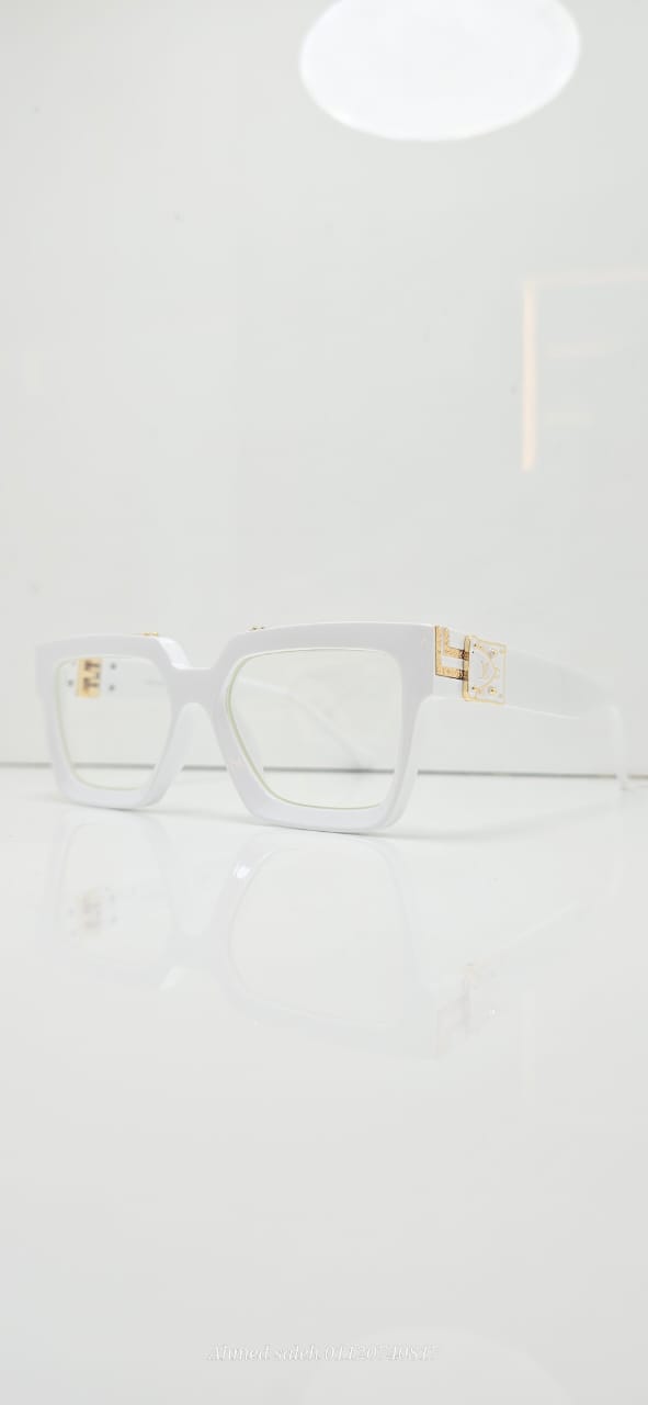 TRENDY LOUIS VUITTON CLEAR LENS .