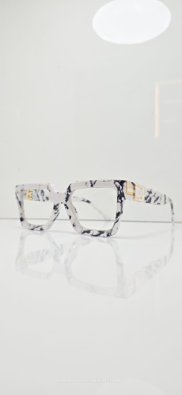 TRENDY LOUIS VUITTON CLEAR LENS .