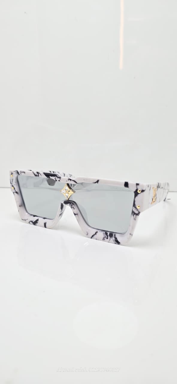 TRENDY LOUIS VUITTON Oversized Square/Rectangular Acetate Frame.