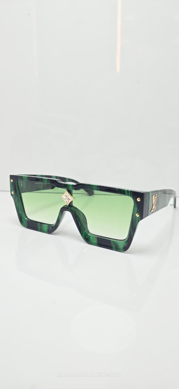 TRENDY LOUIS VUITTON Oversized Square/Rectangular Acetate Frame.