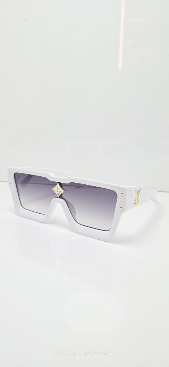 TRENDY LOUIS VUITTON Oversized Square/Rectangular Acetate Frame.