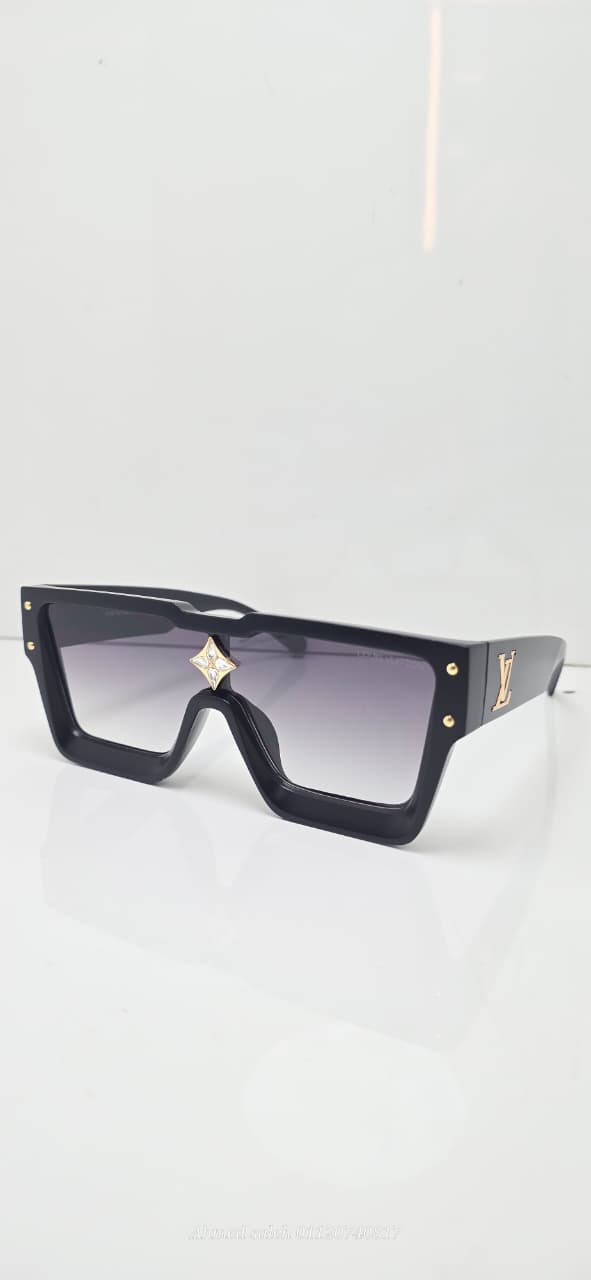 TRENDY LOUIS VUITTON Oversized Square/Rectangular Acetate Frame.