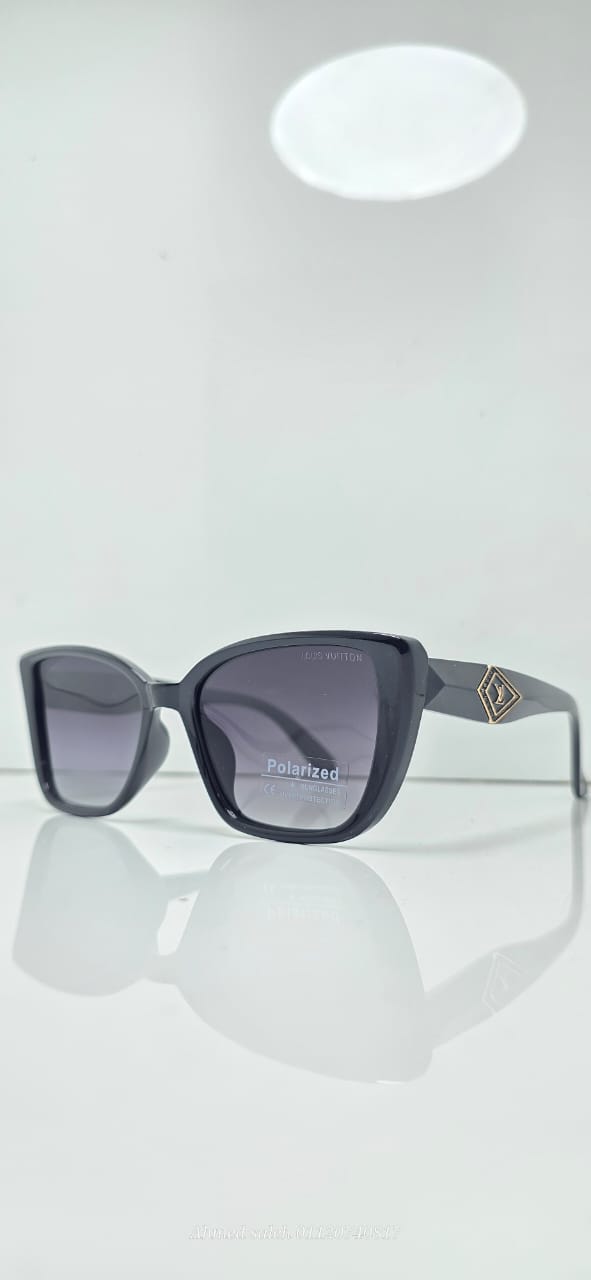 POLARIZED LOUIS VUITTON WOMEN RECTANGLE SUNGLASSES.