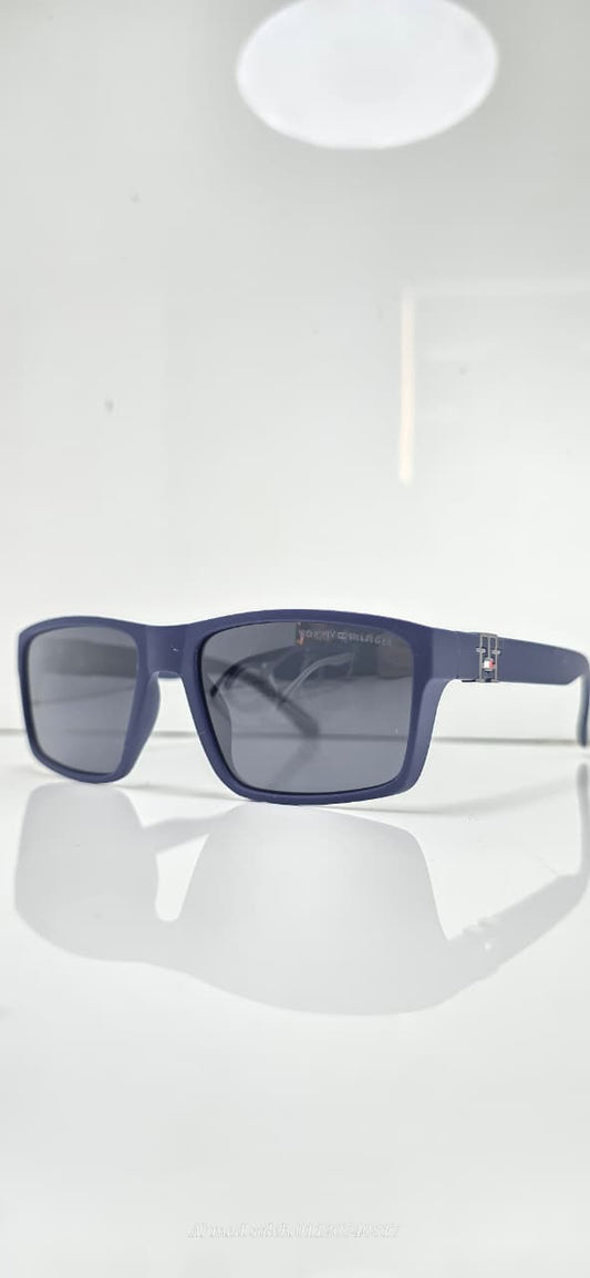 Tommy Hilfiger Polarized UV Sunglasses – Classic Style, Modern Protection.